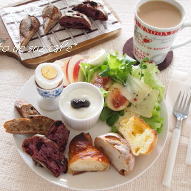 イチジクとコンテチーズのサラダ　de　サ・マーシュパンを。。。