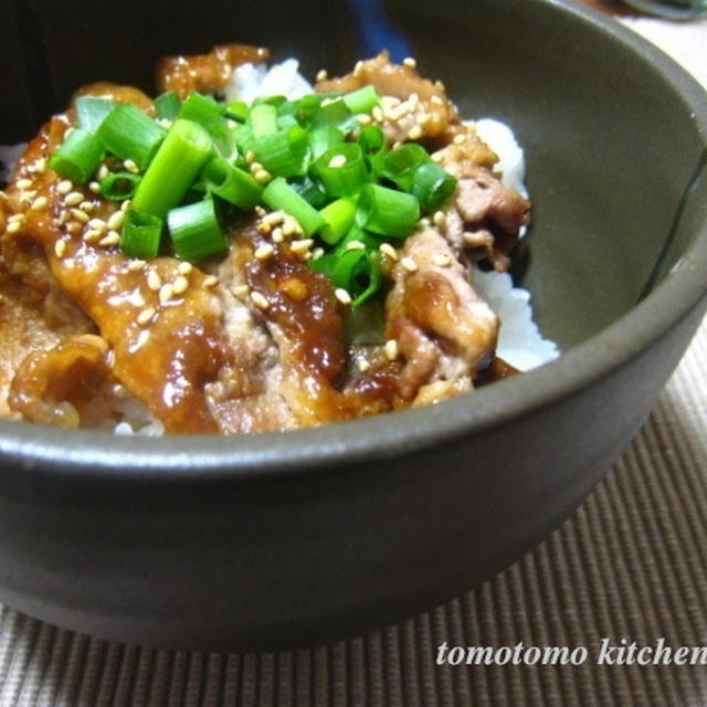 ピリ辛豚丼