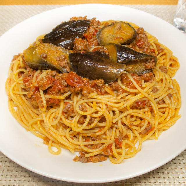 茄子と挽肉のトマトソースパスタ