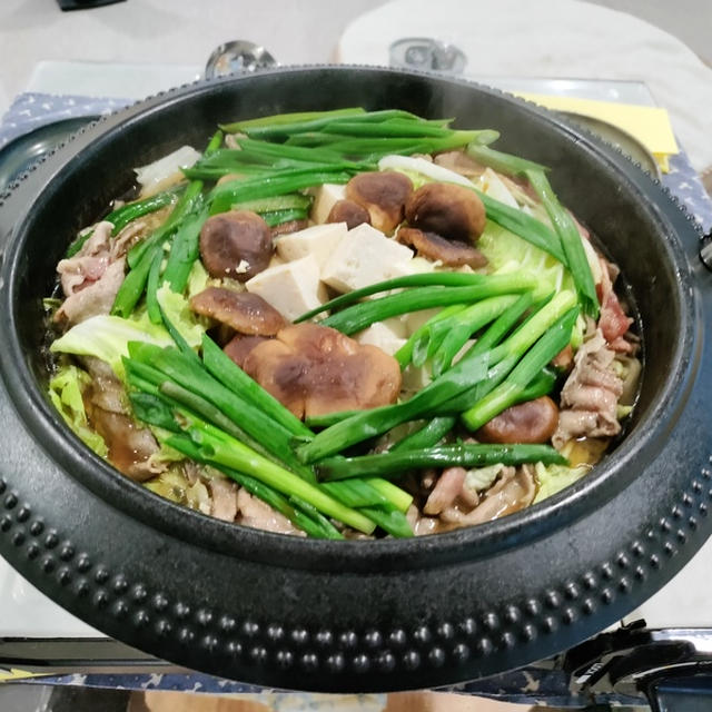 小さいけれどシクラメンが見つかった ～ 休肝日の定番メニュー 鍋