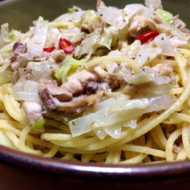 秋刀魚のパスタ＆鮭のチーズ焼き＆庭の唐辛子♪