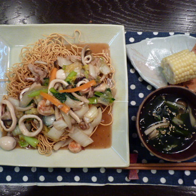 あんかけかた焼きそば＊３色コロッケ