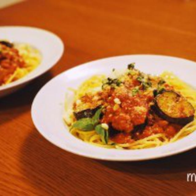 至高のメニュー？！『美味しんぼ』のトマトソーススパゲッティのアレンジ♪茄子とベーコンのトマトスパゲッティで、休日の簡単お夜食
