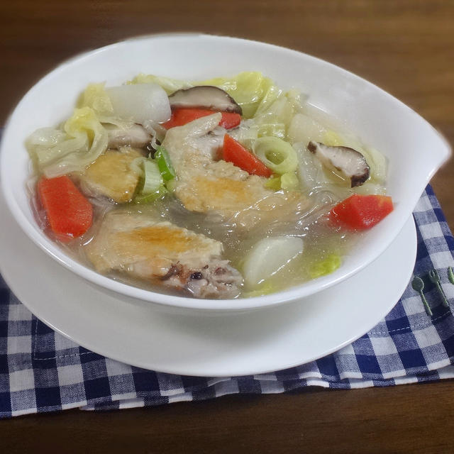 ほこほこに温まる♪ かぶとキャベツの鶏手羽 春雨スープ