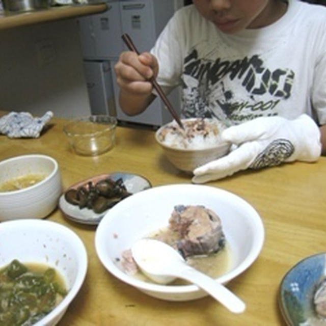サバ缶でしょうゆごはん