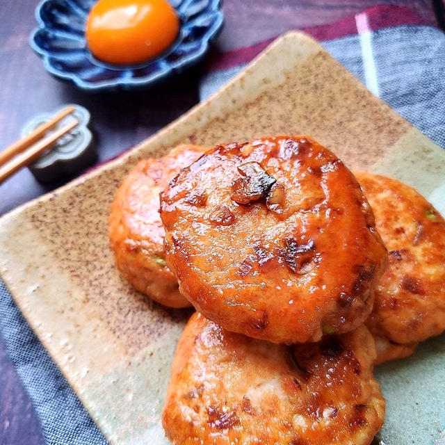 ～お豆腐と鮭でヘルシー～【ふんわり鮭つくね】