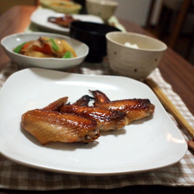 手羽先のグリル焼きと肉じゃがと来年のカレンダーニャン♪