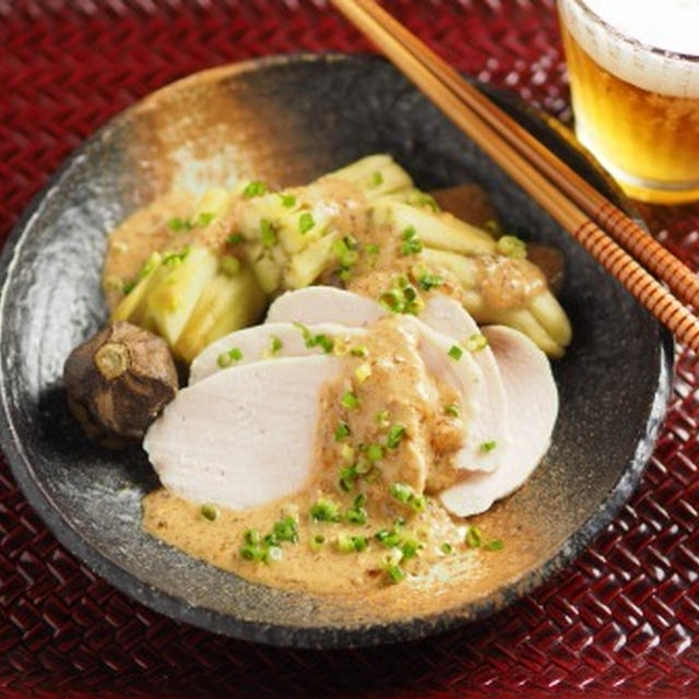 蒸し鶏と蒸し茄子のからしごま風味