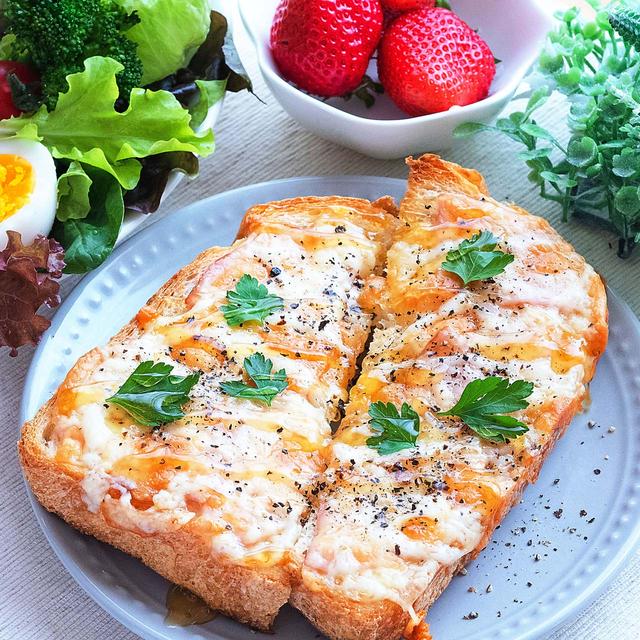 甘塩っぱさがクセになる❣️ハムチーズハニーペッパートースト