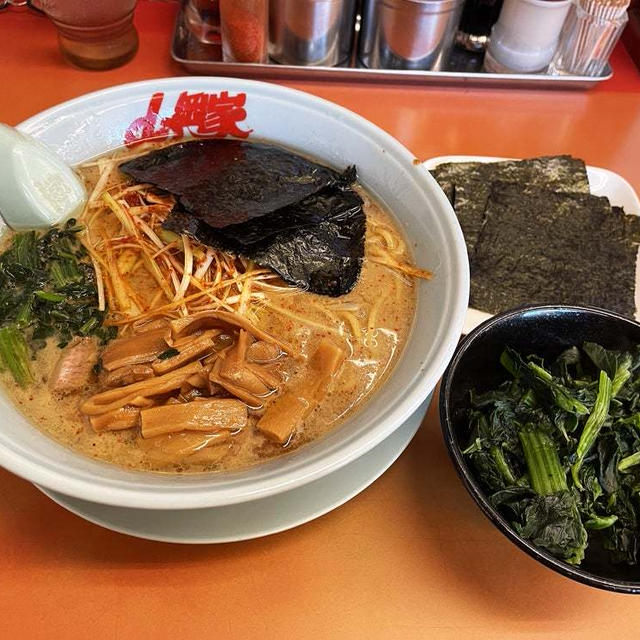 醤油ピリ辛ネギラーメン中盛を啜る 〜ほうれん草・海苔5枚・アプリクーポンメンマ・山岡家〜