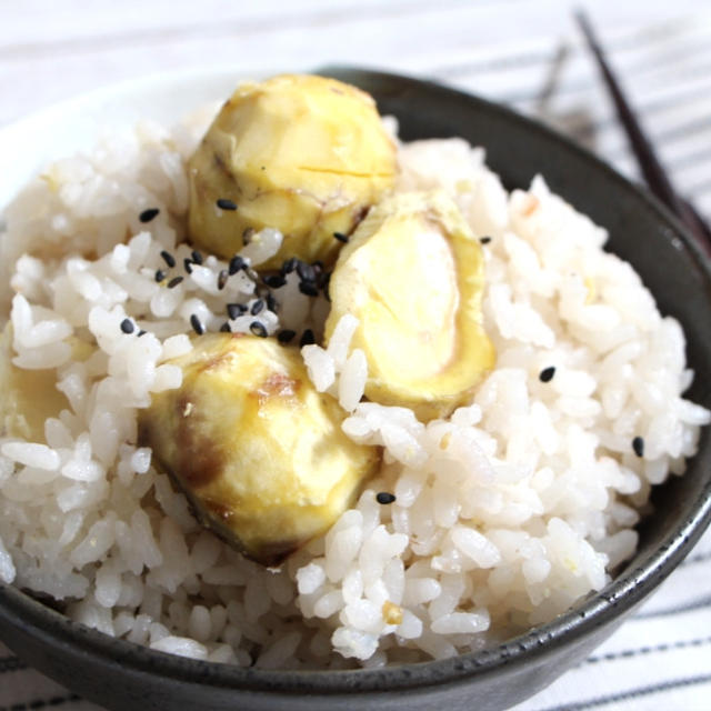 【簡単！旬の味】栗の皮むきが楽になる裏技もあり♪シンプル絶品栗ご飯