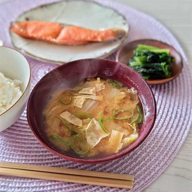 【だし香味噌汁】和定食には香りのよい出汁が決め手。