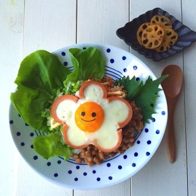 お花の目玉焼き＊デコ納豆丼