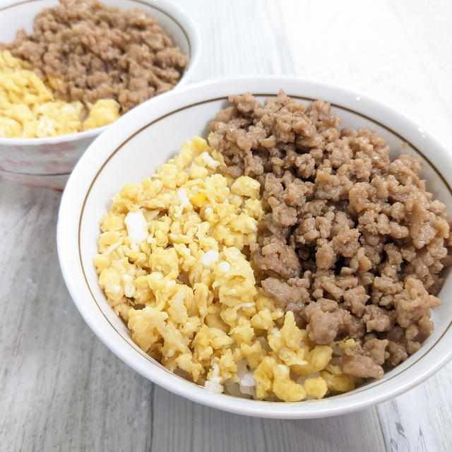 【卵そぼろと肉そぼろ丼】幼稚園の時のお弁当。母の味。