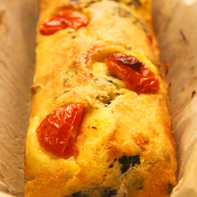 トマトとほうれん草のケークサレ（お惣菜ケーキ）