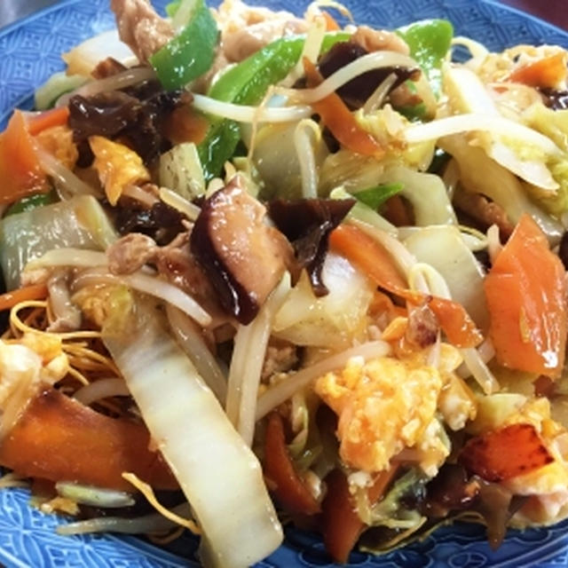 昼食のかた焼きそば＆夕飯は餃子を作って♪