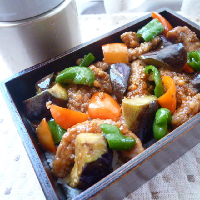 豚ロースとナスのピリ辛丼弁当ほか
