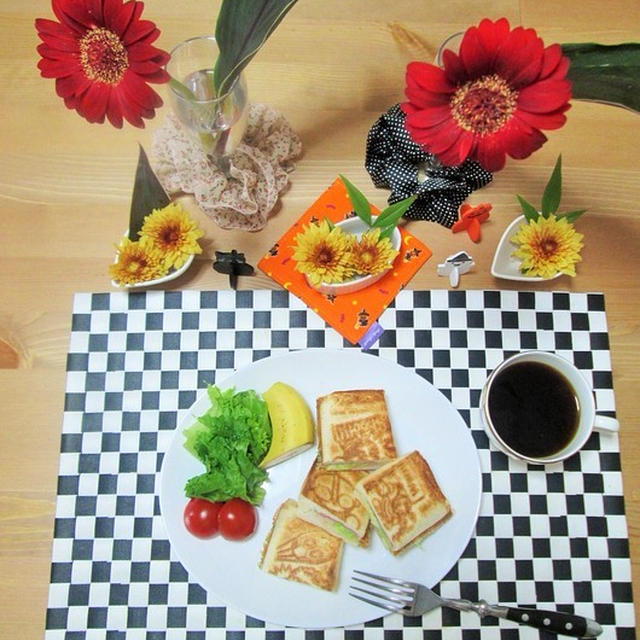 花と料理で楽しむハロウィン2☆生ハムとチーズのホットサンド
