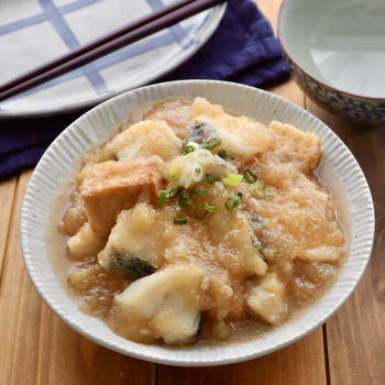 旨味満点◎厚揚げで節約も叶う【タラと厚揚げ】