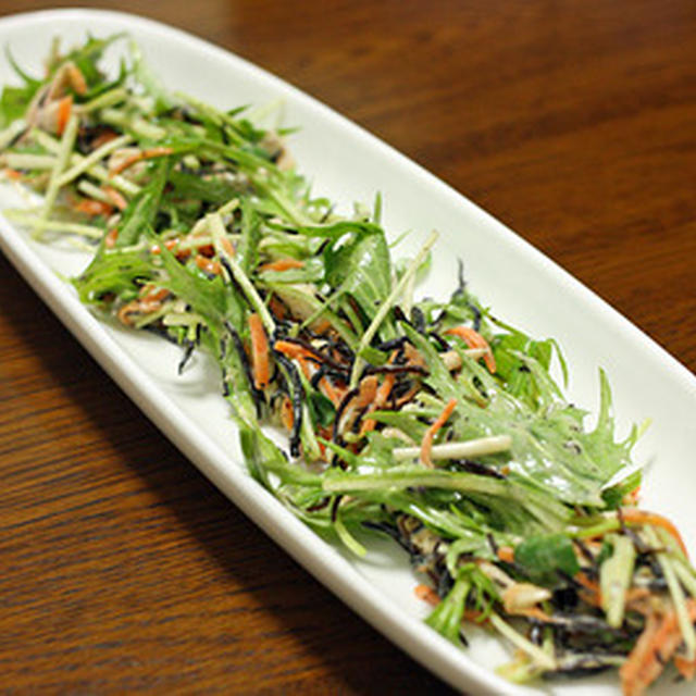 蒸し鶏入りひじきと水菜のサラダ　