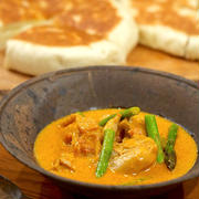 きのうの献立：バターチキンカレーと手作りチーズナン
