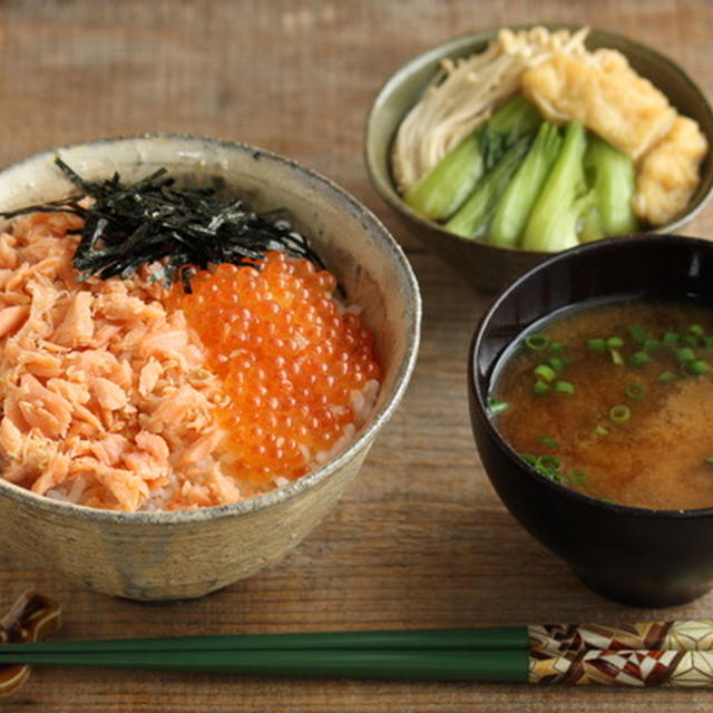 いくらと鮭の親子丼献立