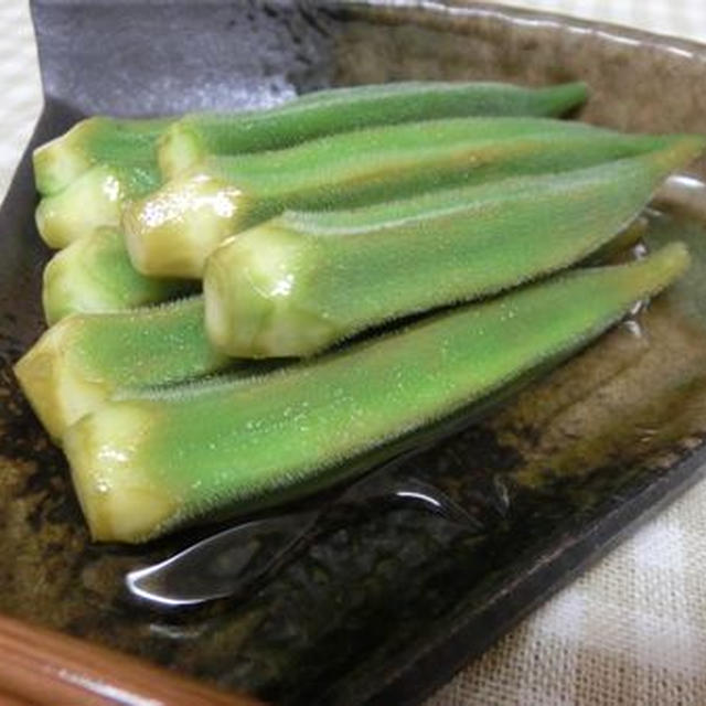 レモンがやさしいうま味に♪　オクラのレモン白だし漬け