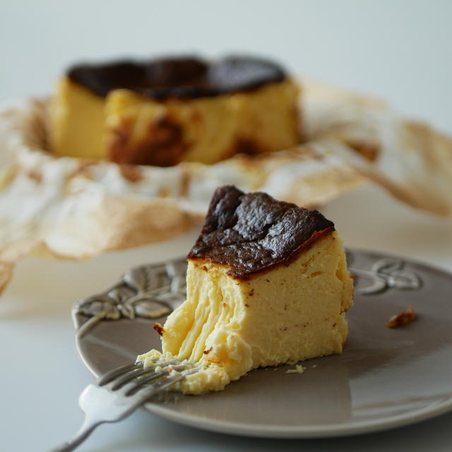 塩でいっそう甘くなる！バスク風チーズケーキ