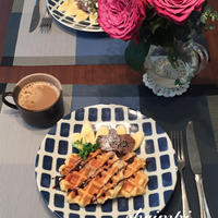 お家カフェ。ホワイトチョコレート入りワッフル