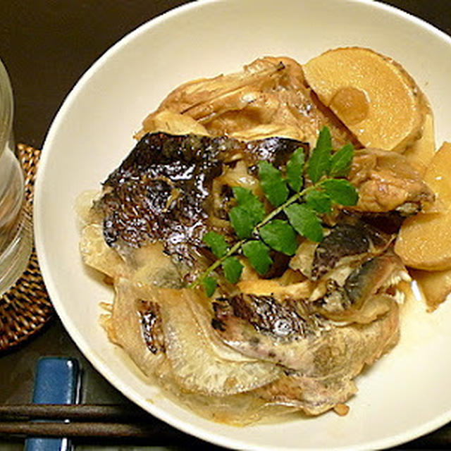 タケノコ料理で旬を味わう。「タケノコと鯛あらの炊合せ」「タケノコご飯」「タケノコとわかめの吸物」