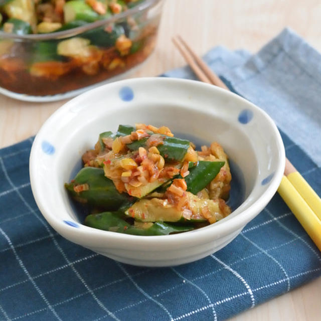 ピリ辛たたききゅうり。【レンジで作るねぎ漬けだれ】晩ごはんは海鮮丼。
