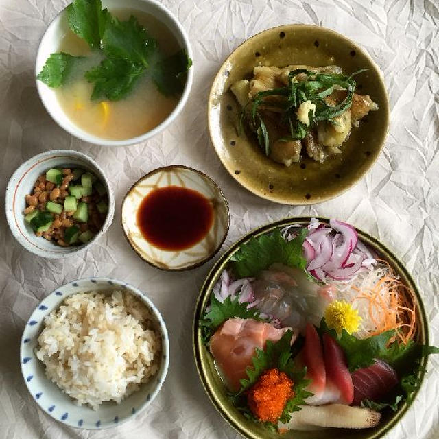 お刺身定食の朝ごはん