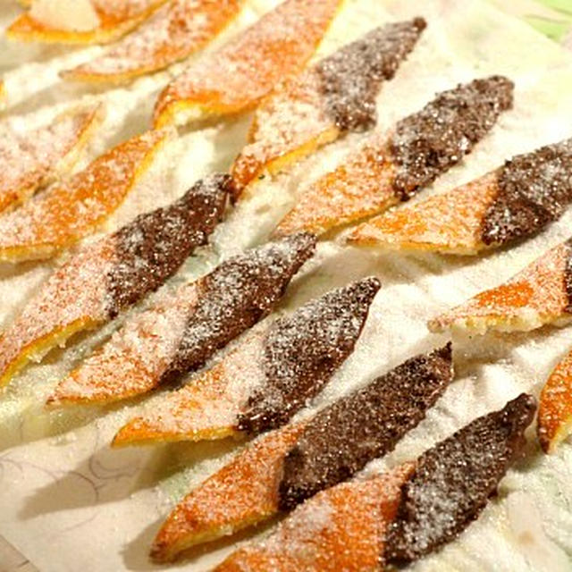 今日もリクエスト料理のご紹介で《アンゼリカのちょこっとチョコ掛け》／金柑咽飴レシピです。