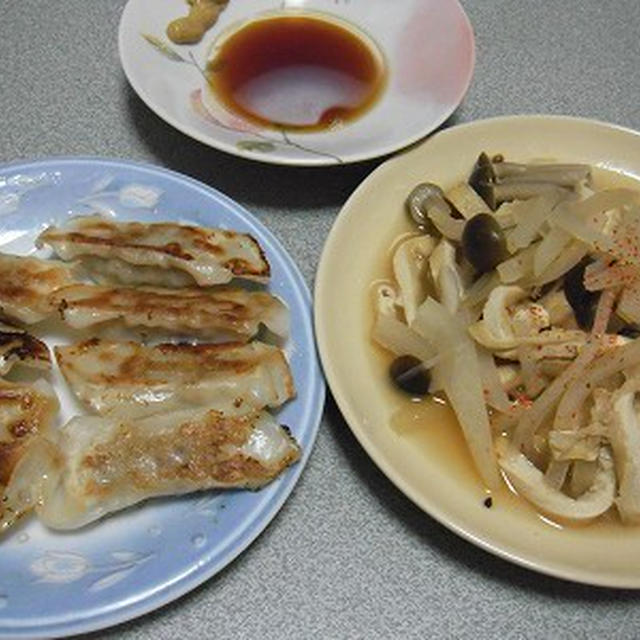 千つき大根の煮物。肉豆腐。しょぼい晩ご飯・・・