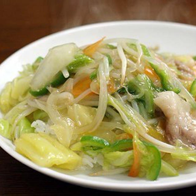 珍しく彩り豊かな「中華丼」？