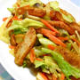 スパイスで減塩！野菜たっぷり夏おかずはビールに合うキャベツとさつま揚げのカレー炒め。