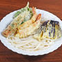 海老ナス天とちくわ磯辺揚げの冷やしうどん
