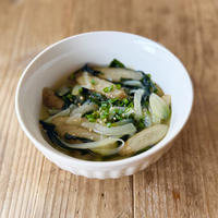 ごぼうと玉ねぎとワカメの中華スープ