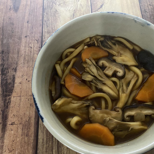 きのこ味噌煮込みうどん