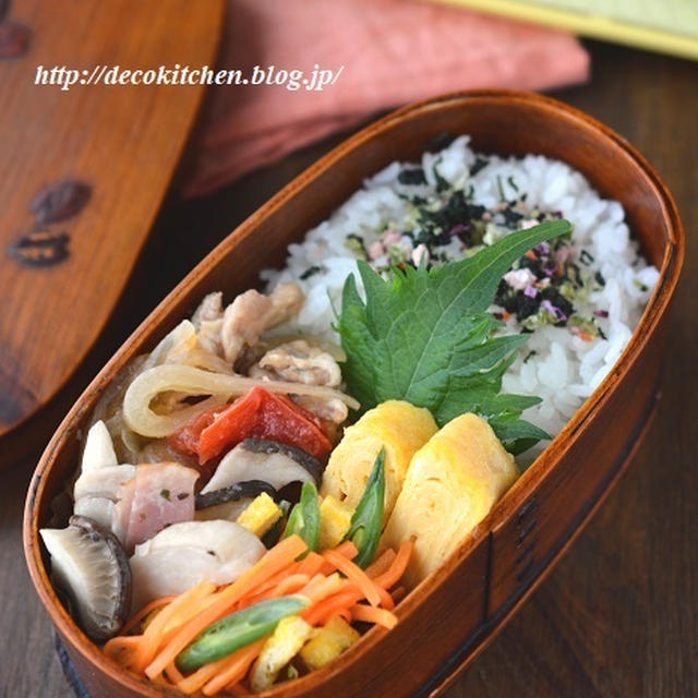 「豚こまトマト生姜焼き」がメインのお弁当。