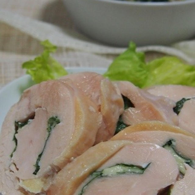 お助け食材鶏胸肉で、紫蘇チーズロール