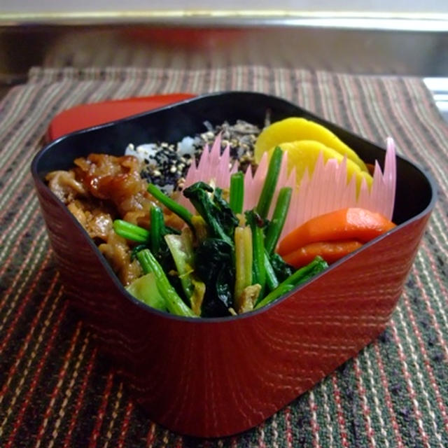 豚の生姜焼きお弁当と平日お茶デート。