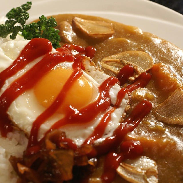 ロコモコ風カレーライス／秋刀魚の甘辛煮／柿と野菜のなます風／晩ご飯のご紹介です。