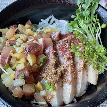 ハマチと釜揚げしらす丼