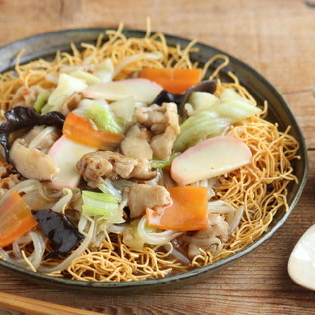 肉も野菜もたっぷり困った時の皿うどん