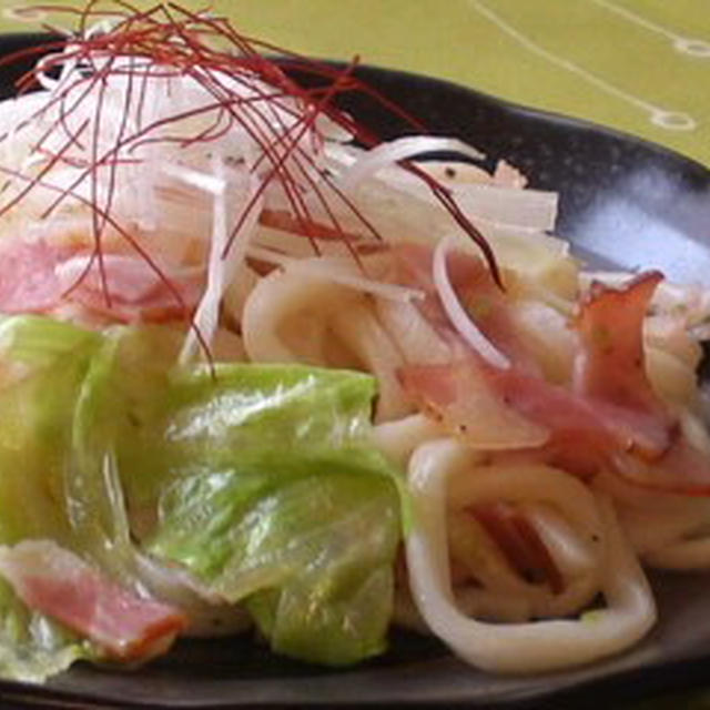 ベーコンと しゃきしゃきレタスの 和風焼きうどん ☆