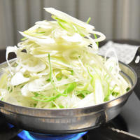 山盛りねぎのねぎ味噌鍋(豚肉)【ぐんまクッキングアンバサダー】特製味噌だれが味のポイント。てんこ盛りの上州ねぎがおいしい簡単お鍋。