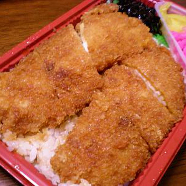 オンTheライス系最強！としまやフーズのチャーシュー弁当＆トリ＆イカ弁まいぅ~♪
