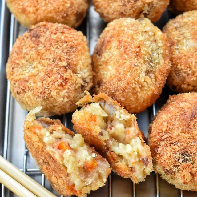 【リメイク】♡コクと旨味たっぷり♡激うま♡牛すじコロッケ♡レシピあり♡