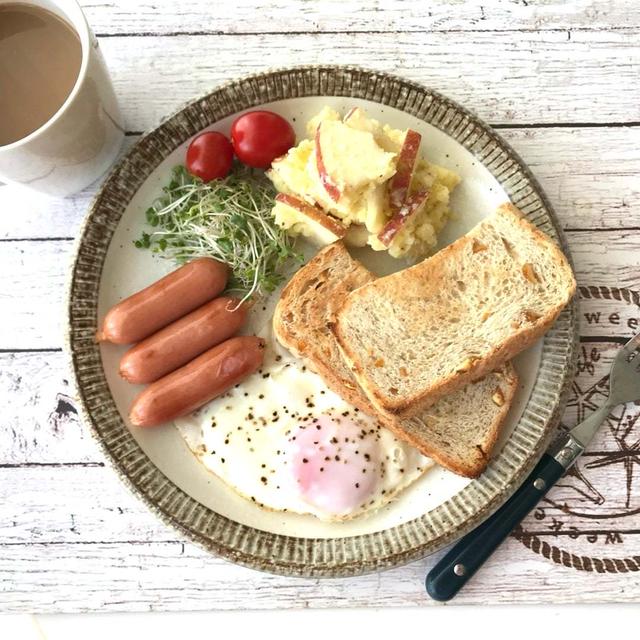 カフェっぽく♪さつまいもとリンゴのサラダでワンプレート朝ごパン